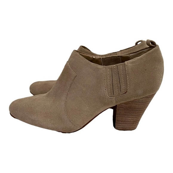 Audrey Brooke Shoes - AUDREY BROOKE booties size 71/2M  cream